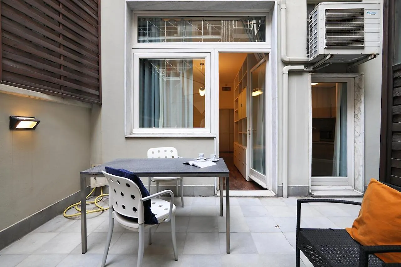 Contempora Apartments - Liberty Studio Milan 0*,  Italy